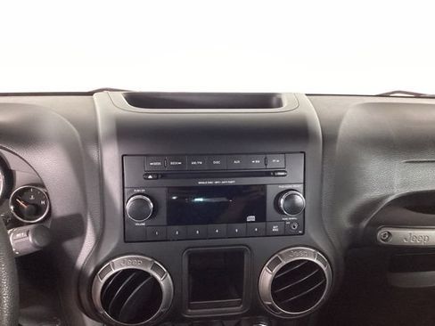 Used 2018 Jeep Wrangler Unlimited Sport AWD/4WD image 18
