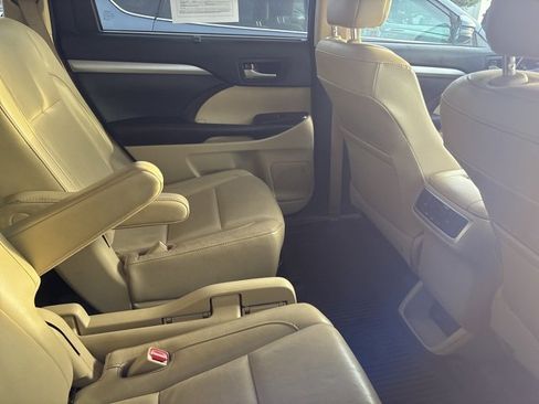 Used 2017 Toyota Highlander XLE image 8