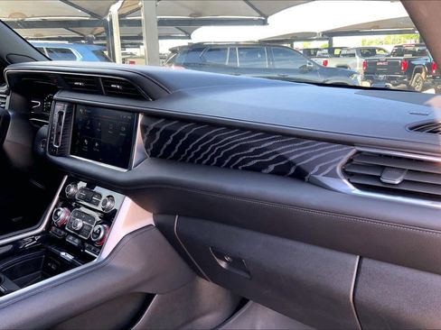 Used 2023 GMC Yukon Denali AWD/4WD image 18