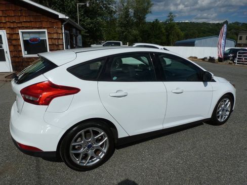 Used 2015 Ford Focus SE w/ Equipment Group 201A FWD image 6