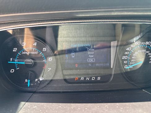Used 2016 Ford Taurus SE FWD image 16