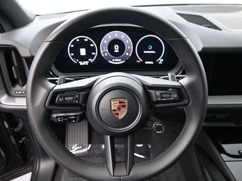 Certified 2025 Porsche Cayenne AWD/4WD image 9