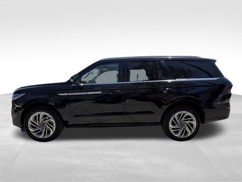 Used 2025 Lincoln Navigator Reserve AWD/4WD image 6