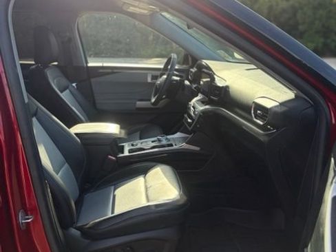 Used 2024 Ford Explorer XLT w/ Equipment Group 202A AWD/4WD image 15