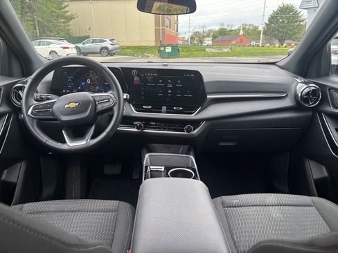 Used 2025 Chevrolet Equinox LT AWD/4WD image 32