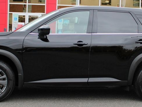 Certified 2024 Nissan Pathfinder S image 9