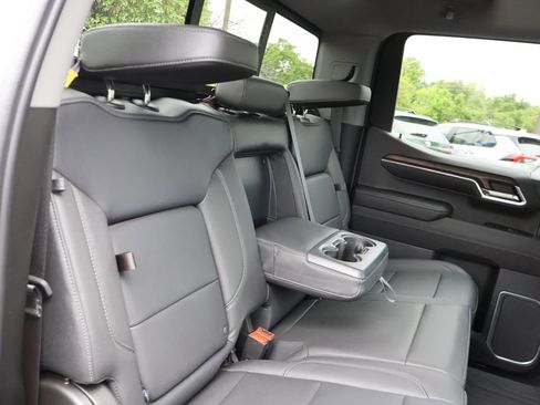 Used 2023 GMC Sierra 1500 SLT w/ SLT Premium Package AWD/4WD image 12