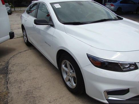 Used 2017 Chevrolet Malibu LS image 4