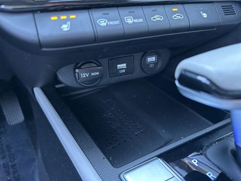 Used 2023 Hyundai Elantra Limited image 19