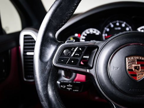 Certified 2023 Porsche Cayenne Platinum Edition AWD/4WD image 17