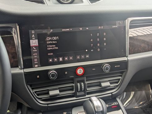 Certified 2026 Porsche Macan Turbo AWD/4WD image 18