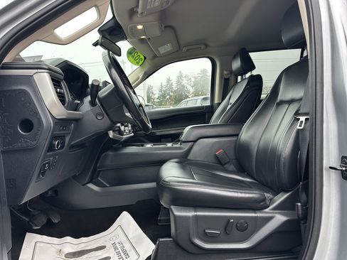 Used 2024 Ford Expedition XLT image 10