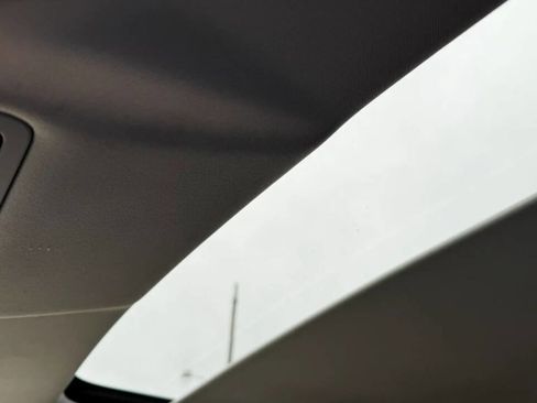 Used 2018 Land Rover Range Rover Evoque image 30