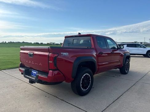 Used 2024 Toyota Tacoma TRD Off-Road w/ TRD Off Road Upgrade Package AWD/4WD image 9