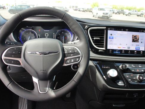 New 2026 Chrysler Pacifica Select FWD image 8