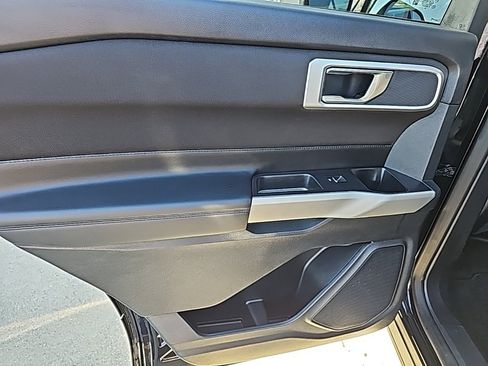 Used 2020 Ford Explorer XLT w/ Comfort Package image 19