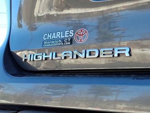Used 2024 Toyota Highlander LE FWD image 32