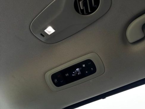 Used 2023 Chrysler Pacifica Touring-L FWD image 30