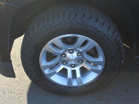 Used 2020 Chevrolet Suburban LS image 25