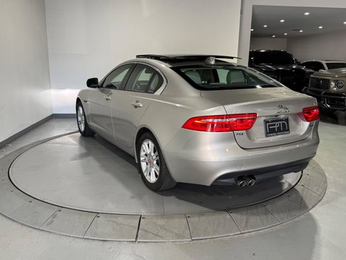 Used 2017 Jaguar XE Premium image 8