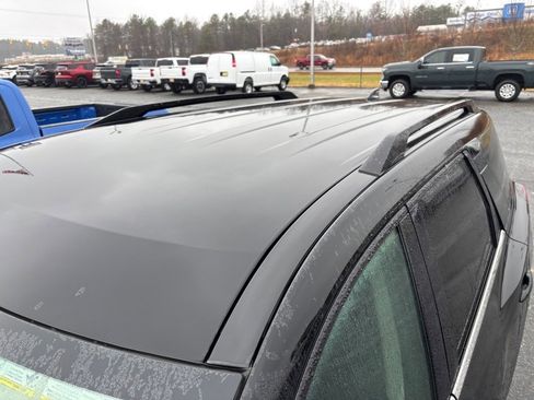 Used 2022 Nissan Pathfinder SV image 9