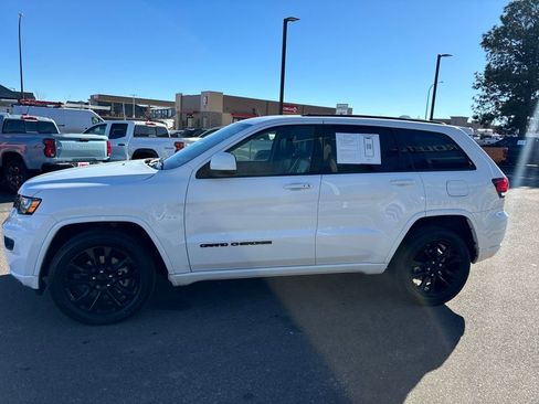 Used 2021 Jeep Grand Cherokee Laredo X image 2