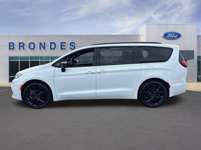 Used 2024 Chrysler Pacifica Touring-L w/ S Appearance Package