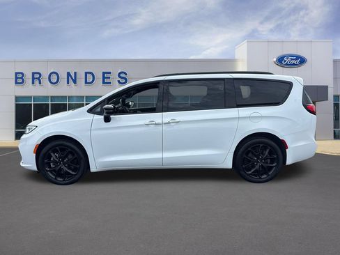 Used 2024 Chrysler Pacifica Touring-L w/ S Appearance Package AWD/4WD image 1