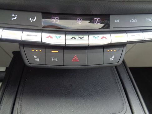 Used 2021 Cadillac XT4 Luxury w/ Cold Weather Package FWD image 32