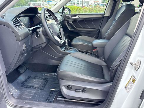 Used 2022 Volkswagen Tiguan SE FWD image 12