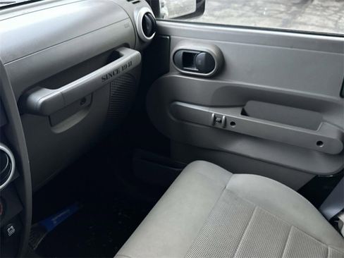 Used 2008 Jeep Wrangler Unlimited Sahara image 28