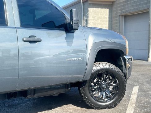 Used 2011 Chevrolet Silverado 2500 LT w/ Convenience Package image 4