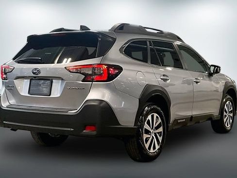 Used 2025 Subaru Outback Premium AWD/4WD image 13