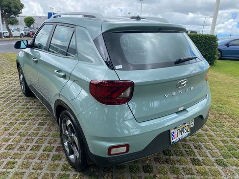 Used 2025 Hyundai Venue Limited FWD image 23