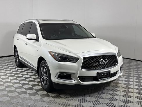Used 2019 INFINITI QX60 Luxe w/ Essential Package FWD image 3