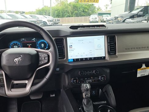 New 2025 Ford Bronco Outer Banks w/ Sasquatch Package AWD/4WD image 10