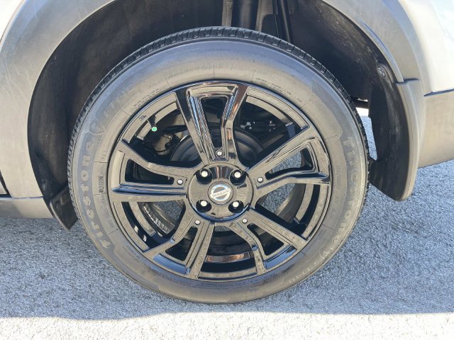 Used 2020 Nissan Kicks SR w/ SR Premium Package FWD image 11