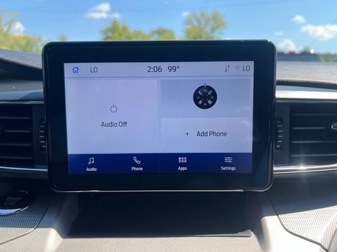 Used 2024 Ford Explorer XLT w/ Equipment Group 202A AWD/4WD image 28