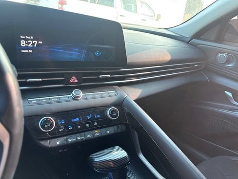 Used 2023 Hyundai Elantra SEL w/ Convenience Package FWD image 13