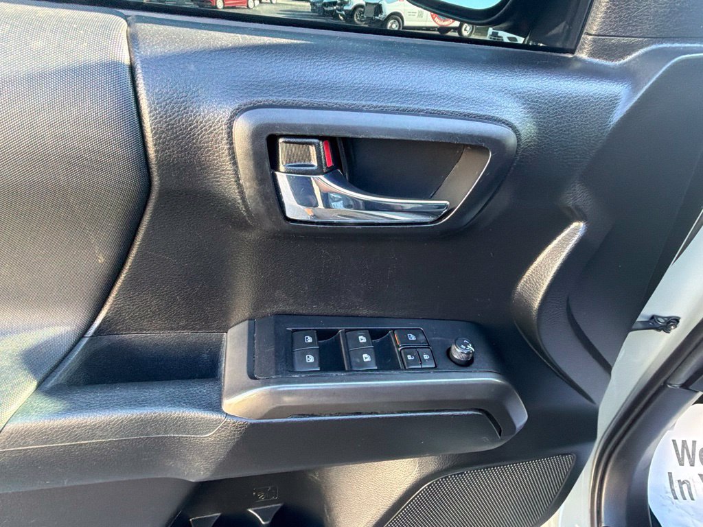Used 2022 Toyota Tacoma TRD Sport w/ Technology Package RWD image 28