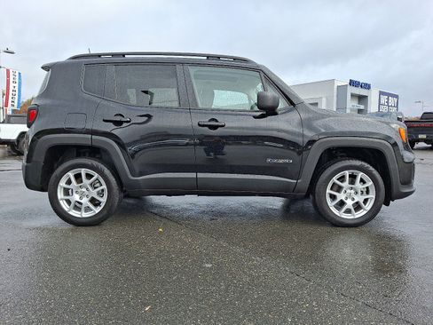 Used 2023 Jeep Renegade Latitude w/ Sun & Fun Group image 7