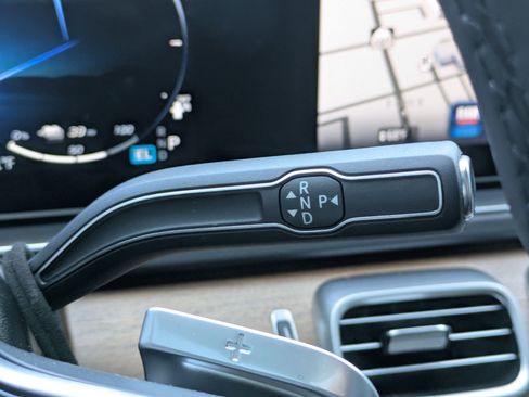 Used 2025 Mercedes-Benz GLE 450e 4MATIC image 25