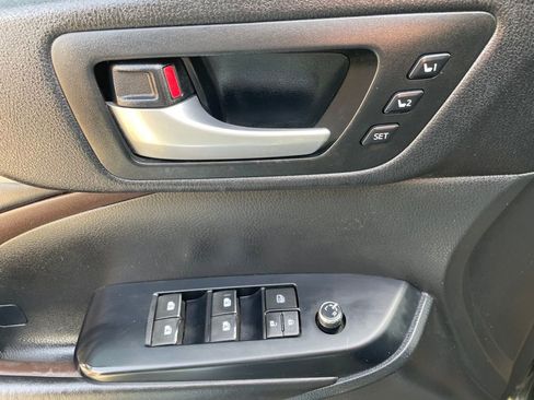 Used 2017 Toyota Highlander Limited Platinum image 24