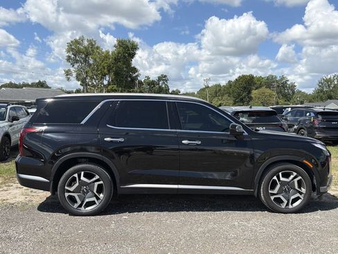 Used 2024 Hyundai Palisade SEL w/ Premium Package FWD image 3