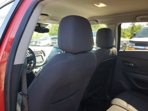 Used 2016 Chevrolet Trax LT w/ LPO, Protection Package FWD image 9