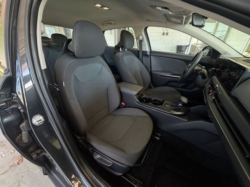 Used 2025 Kia K4 LXS image 36