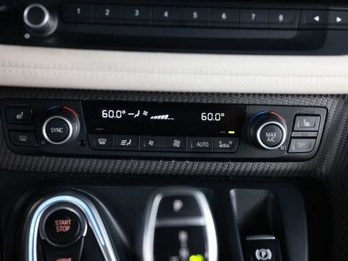 Used 2020 BMW i8 Coupe AWD/4WD image 34