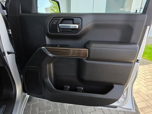 Used 2021 Chevrolet Silverado 1500 LT AWD/4WD image 8