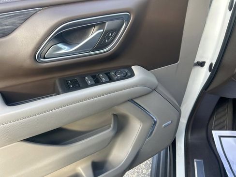 Used 2022 GMC Yukon SLT w/ SLT Luxury Package image 17