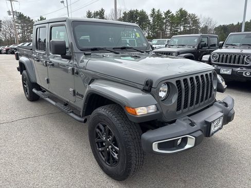 Certified 2021 Jeep Gladiator Sport AWD/4WD image 7